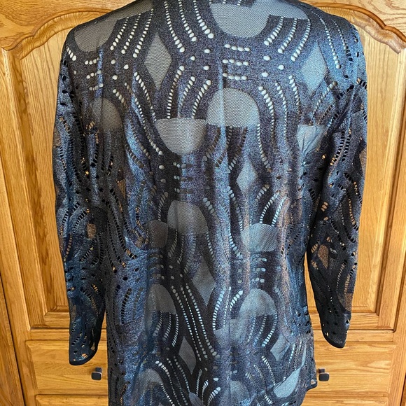 Chico’s size 2 throw over. Like new! - Picture 7 of 10